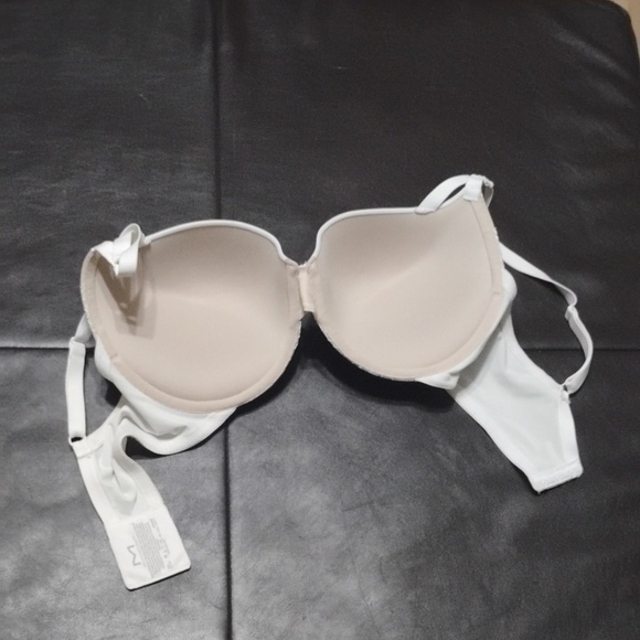 Maidenform Lace-Overlay Strapless Bra in Ivory White - Picture 2 of 3